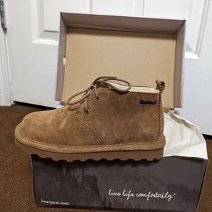 BRAND NEW in box.. Bearpaw Skye, 7W, Hickory